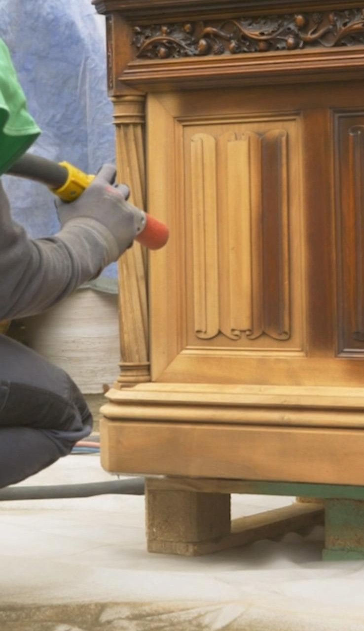 Décapeur thermique sur porte